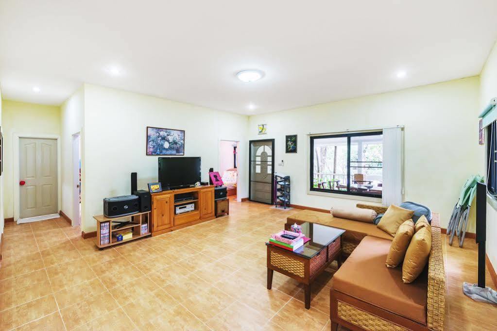 Baan Suan Bonanza By Favstay Pak Chong Exteriör bild